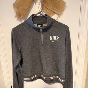 Woman’s Nike pull over